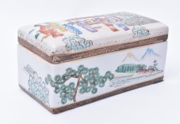 EARLY 20TH CENTURY CHINESE PORCELAIN LIDDED TRINKET POT