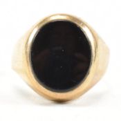 HALLMARKED 9CT GOLD & ONYX SIGNET RING
