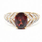 9CT YELLOW & WHITE GOLD SINGLE STONE RING