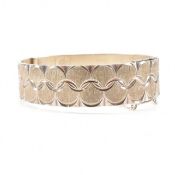 1970s HALLMARKED SILVER HINGED BANGLE