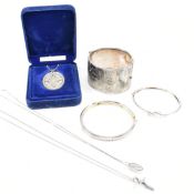 COLLECTION OF SILVER JEWELLERY