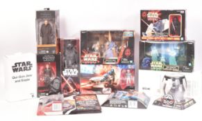 STAR WARS - COLLECTION OF ASSORTED ACTION FIGURES / PLAYSETS