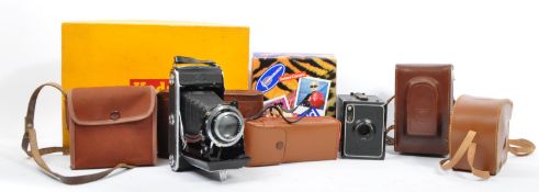 COLLECTION OF VINTAGE 20TH CENTURY CAMERAS & ACCESSORIES