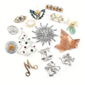 LARGE SELECTION OF COSTUME JEWELLERY BROOCH PINS