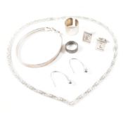 COLLECTION OF VINTAGE & LATER STERLING SILVER JEWELLERY