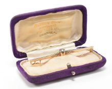 14CT GOLD & DIAMOND BAR BROOCH