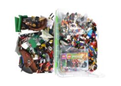 LEGO - COLLECTION OF LOOSE LEGO BRICKS & MINIFIGURES
