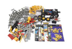 LEGO - COLLECTION OF VINTAGE LEGO TECHNIC