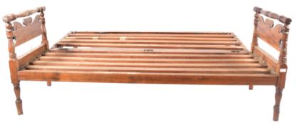 19TH CENTURY AMERICAN MAPLE FRAMED DAYBED