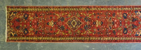 NORTH WEST PERSIAN MAHAL RUNNER RUG