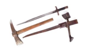 19TH CENTURY PORTUGESE M1885 BAYONET & AXE