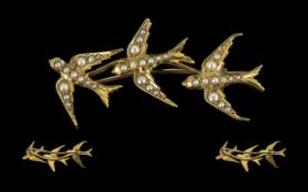 Victorian Period 1837 - 1901 Attractive 15ct Gold Brooch, Depicts a Trio of Flying Swallows / Bird
