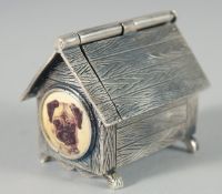 A NOVELTY SILVER DOG KENNEL VESTA, with enamel of a dog, 4.5 cm.
