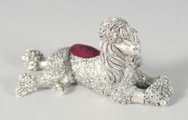 A SILVER PLATED POODLE PIN CUSHION, 8cm.