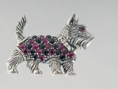 A SILVER SCOTTIE DOG BROOCH.