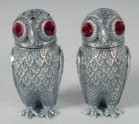A PAIR OF SILVER PLATED OWL SALT AND PEPPERS, 6.5 cm.