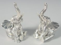 A PAIR OF SILVER PLATED ELEPHANT PENGUIN SALT AND PEPPERS, 7.5 cm.
