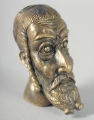 A BRASS JUDAICA MANS HEAD VESTA, 6 cm.