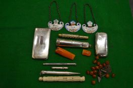 A silver card case, cheroot case, pill box and other decorative items.