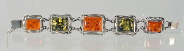 A SILVER AMBER STYLE BRACELET.