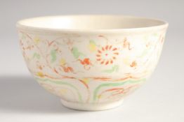 A CHINESE TRI-COLOUR BOWL, 12cm diameter.