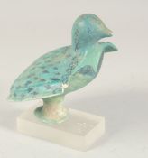 AN EARLY KASHAN TURQUOISE GLAZED POTTERY BIRD ON MOUNT, 14cm long.