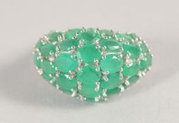 A DECORATIVE SILVER AND GREEN STONE RING.