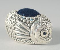 A CAST SILVER FISH PIN CUSHION. 4cm