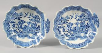 A PAIR OF WILLOW PATTERN BLUE AND WHITE DISHES. 8ins