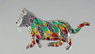 A SILVER RUBY COLLAR ENAMEL CAT BROOCH.