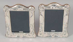 A PAIR OF ART NOUVEAU STYLE SILVER PHOTOGRAPH FRAMES. 8