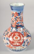 A SMALL JAPANESE IMARI PORCELAIN VASE, 15.5cm high.