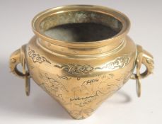 A CHINESE TWIN HANDLE BRONZE CENSER.