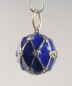 A SILVER AND BLUE ENAMEL BALL SHAPED LOCKET. 2cm diameter