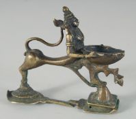 AN 18TH CENTURY INDIAN OIL LAMP, 11cm long.