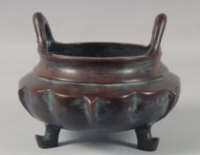 A LARGE CHINESE BRONZE TWIN HANDLED CENSOR with silver wire inlaid decoration. 10ins diameter.