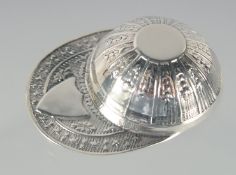 A SILVER JOCKEY CAP CADDY SPOON.