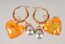 A PAIR OF 18CT GOLD, AMBER AND PEARL DROP EARRINGS.