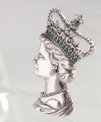 A SILVER QUEEN ELIZABETH EMERALD CROWN BROOCH.