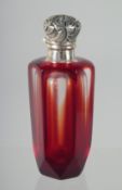 AN OVERLAY GLASS SCENT BOTTLE WITH SILVER TOP. 7cm