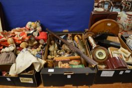 A quantity of decorative and miscellaneous collectables.