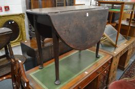 A mahogany dropleaf gateleg dining table.