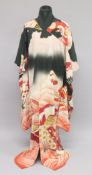 A 20TH CENTURY JAPANESE LARGE SILK KIMONO.
