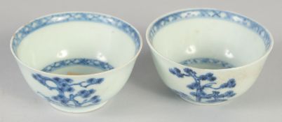 A PAIR OF NANKING CARGO BLUE AND WHITE CUPS, 7.5cm diameter.