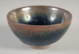 A CHINESE HARE'S FUR GLAZE POTTERY BOWL, 9cm diameter.
