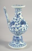 A CHINESE BLUE AND WHITE PORCELAIN EWER, 21cm high.