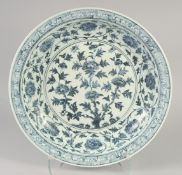 A LARGE CHINESE BLUE AND WHITE PORCELAIN CHARGER, decorated with flowers and scrolling vine, 45cm