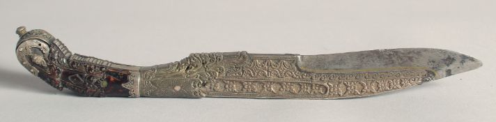 AN EARLY 19TH CENTURY SRI LANKAN SILVER MOUNTED PIHA KEATA, with rhino horn handle, 22cm long.