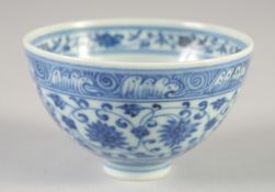 A SMALL CHINESE BLUE AND WHITE PORCELAIN BOWL, with lotus and vine motif, interior centre with