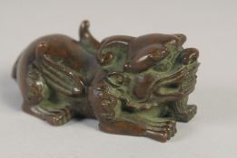 A BRONZE OKIMONO OF A LION DOG, 7cm long.